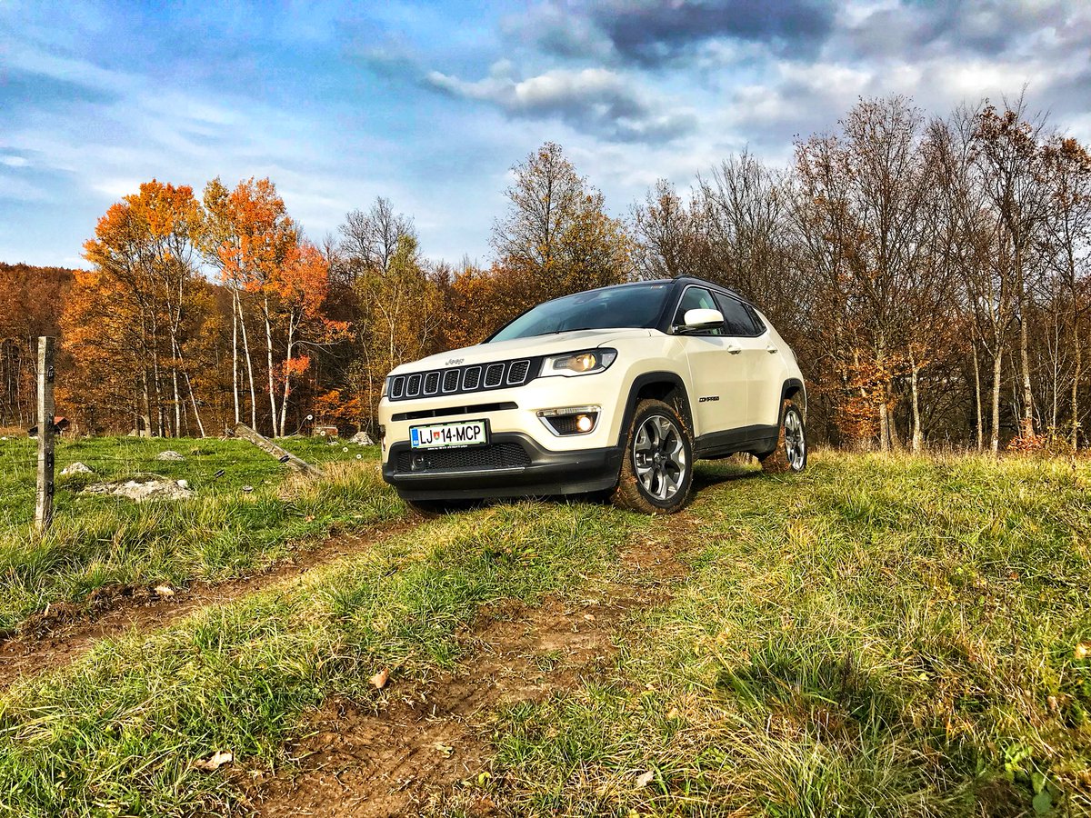 JureGregorcic's tweet photo. .@Motorevija fotodan za volanom @Jeep #Compass: kot se spodobi sva večji del dneva preživela na cestah brez asfalta. Ohranja terenski pogum svojega pradeda in se zlepa ne preda tudi, ko so vsa štiri kolesa v globokem d... Sistem nadzora 4x4 pogona #SelecTerrain dobro raporedi Nm https://t.co/7sQ4dE3m2r
