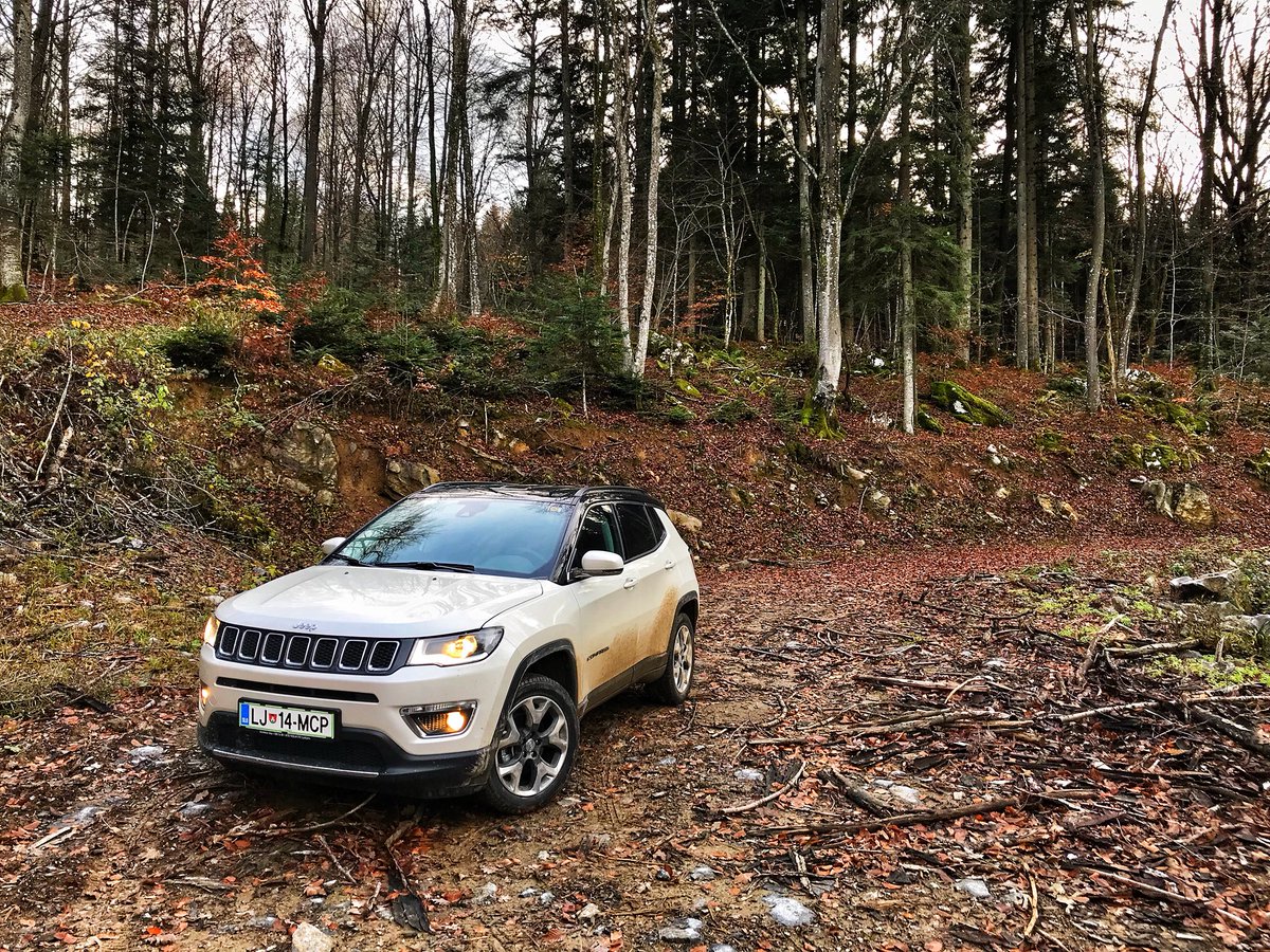 JureGregorcic's tweet photo. .@Motorevija fotodan za volanom @Jeep #Compass: kot se spodobi sva večji del dneva preživela na cestah brez asfalta. Ohranja terenski pogum svojega pradeda in se zlepa ne preda tudi, ko so vsa štiri kolesa v globokem d... Sistem nadzora 4x4 pogona #SelecTerrain dobro raporedi Nm https://t.co/7sQ4dE3m2r
