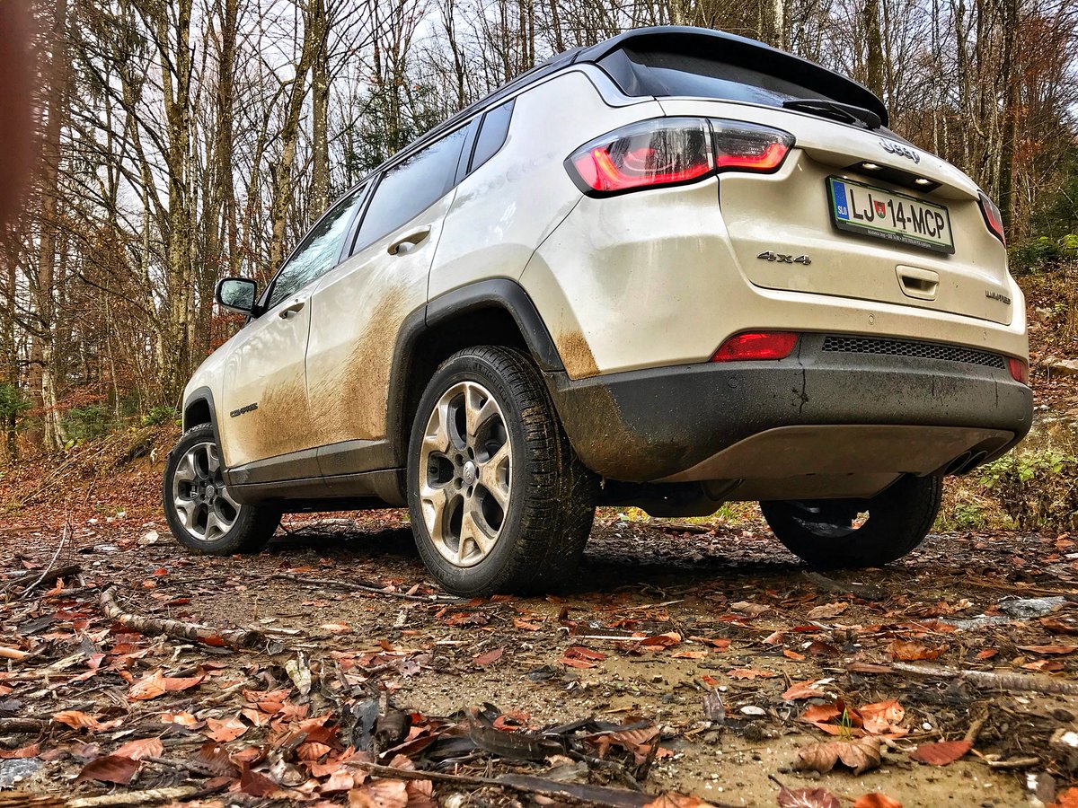 JureGregorcic's tweet photo. .@Motorevija fotodan za volanom @Jeep #Compass: kot se spodobi sva večji del dneva preživela na cestah brez asfalta. Ohranja terenski pogum svojega pradeda in se zlepa ne preda tudi, ko so vsa štiri kolesa v globokem d... Sistem nadzora 4x4 pogona #SelecTerrain dobro raporedi Nm https://t.co/7sQ4dE3m2r