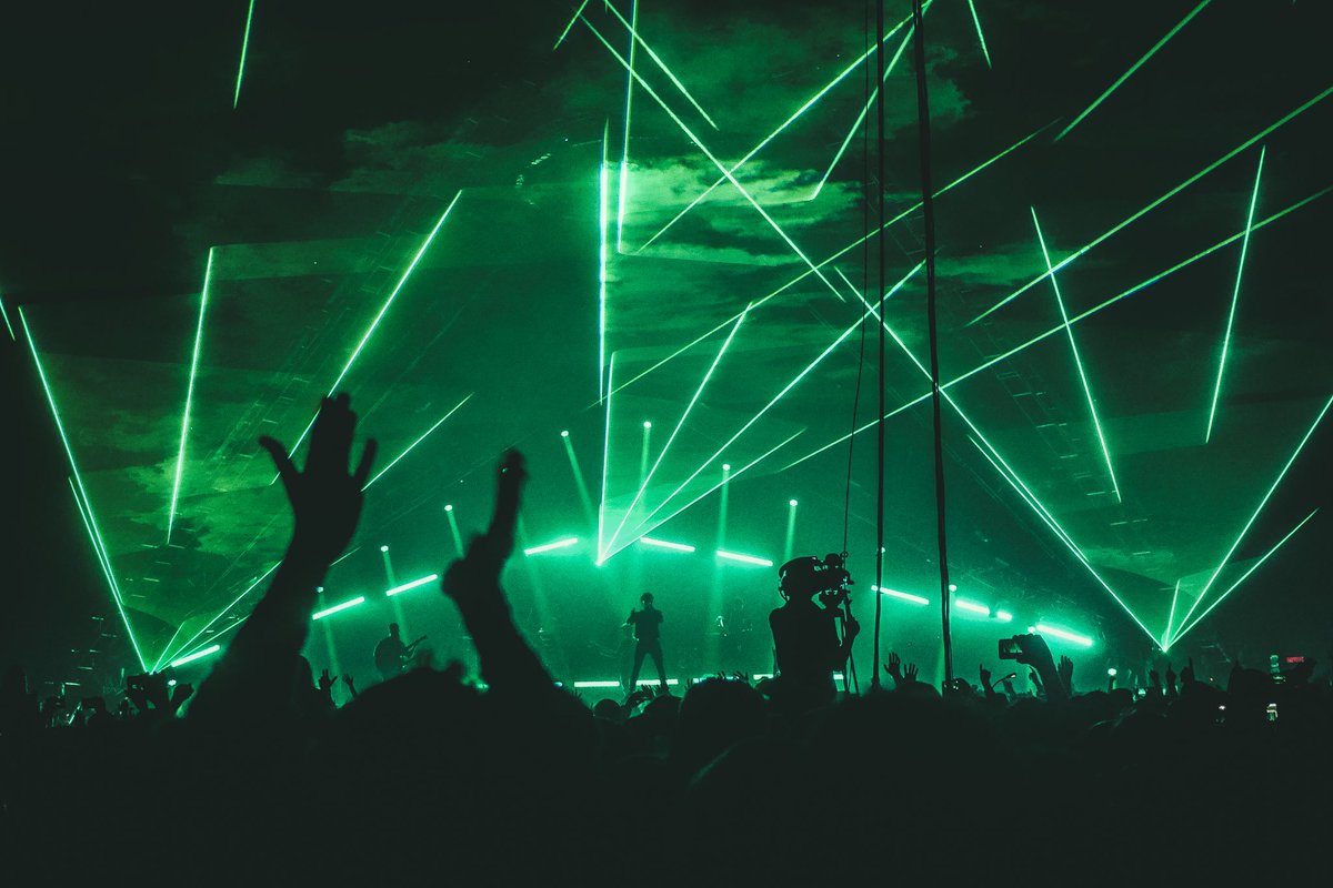 I seem to love taking shots at gigs where you can barely see the band. But oh well, a crowd is pretty integral part of a great gig @donbroco