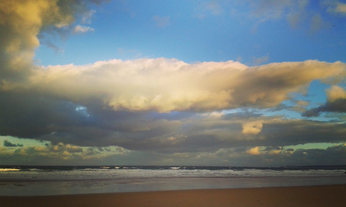 brittloeart's tweet photo. Had the beach all to myself this morning 😊 #tolcarne #seaglass #pebbleart #swisbest #cornwall 🌊🌊🌊 https://t.co/RMCbpg5V4P