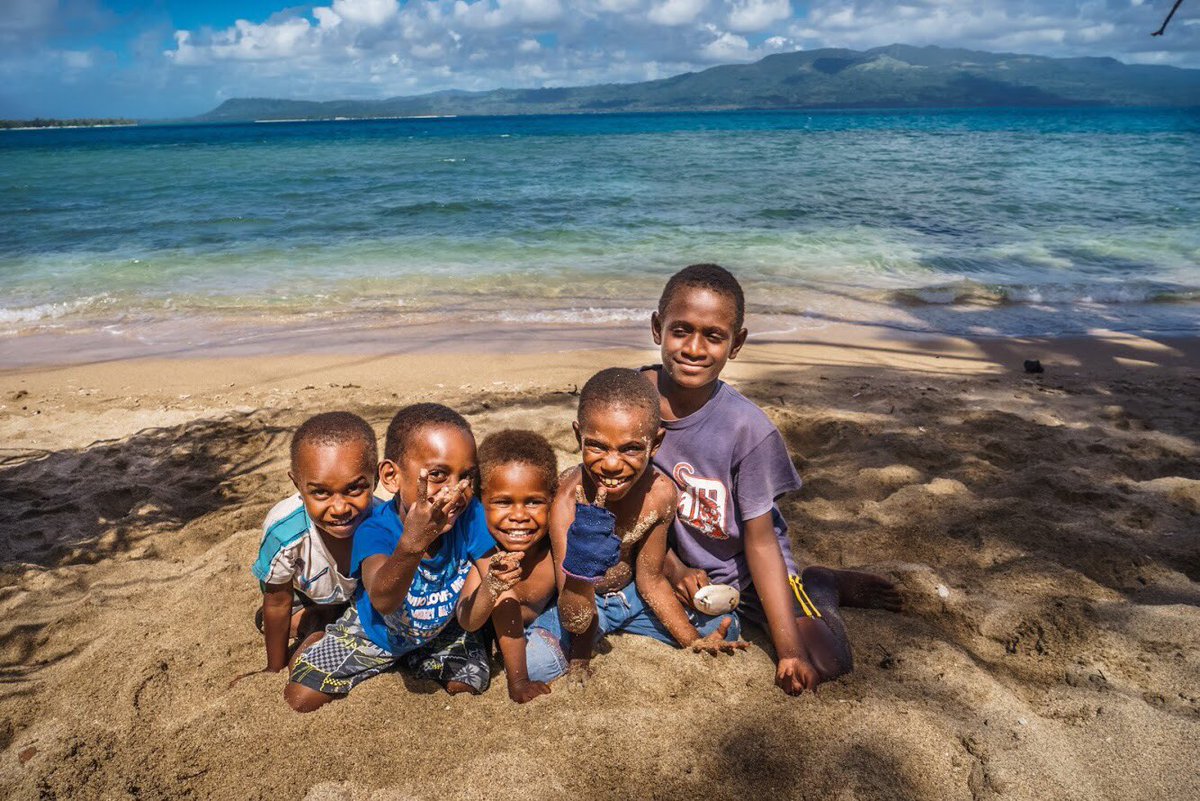 WHO's tweet photo. People living in small island developing states are particularly vulnerable to the health consequences of #ClimateChange https://t.co/E3gwSKd1ze https://t.co/ArVvQjBy6r