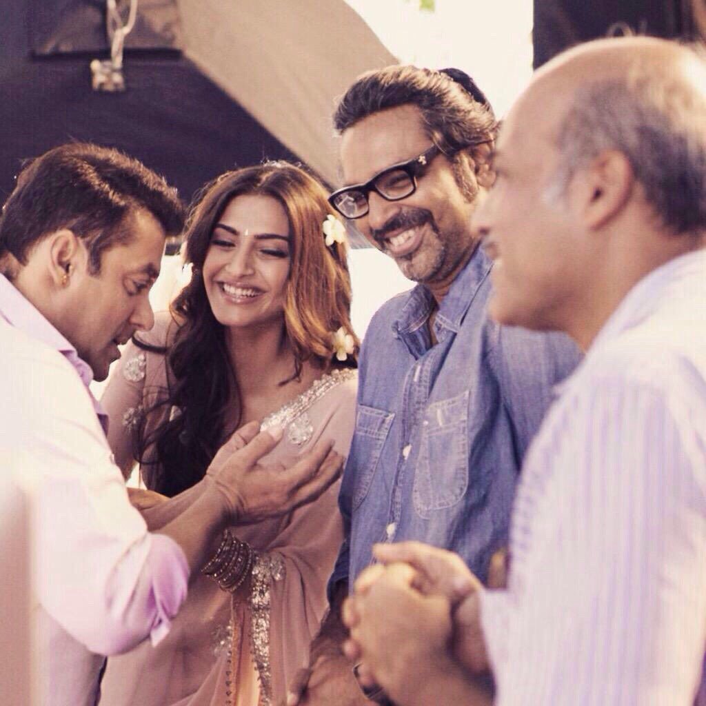 Iftykhan15's tweet photo. #2YearsOfPRDP #Nov12 #PremRatanDhanPayo
@BeingSalmanKhan @sonamakapoor https://t.co/kO6F25WYa8