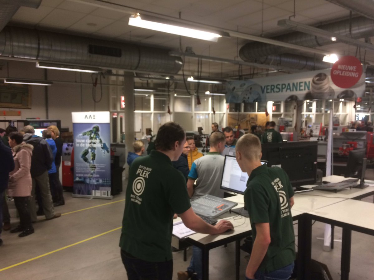 <a href="/AAEbv/">AAE bv</a>  en @NTSGroup_comm op her pleun Verspanen bij opendag @rocteraa