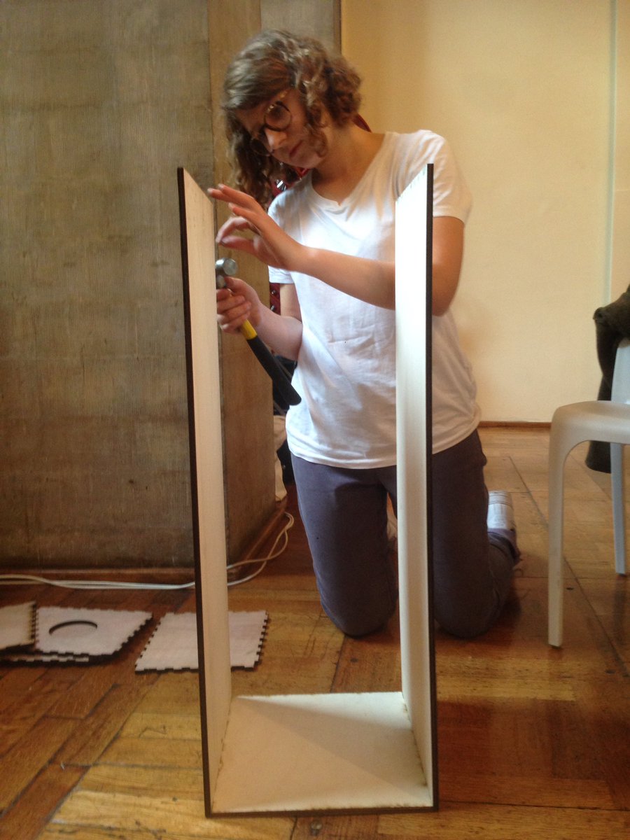FREETHEMUSEUM's tweet photo. Meet our stunning maker at work ! #museomix #museomixbe #wearemuseomixers #hallomuseum https://t.co/Zaf6QsQxr7
