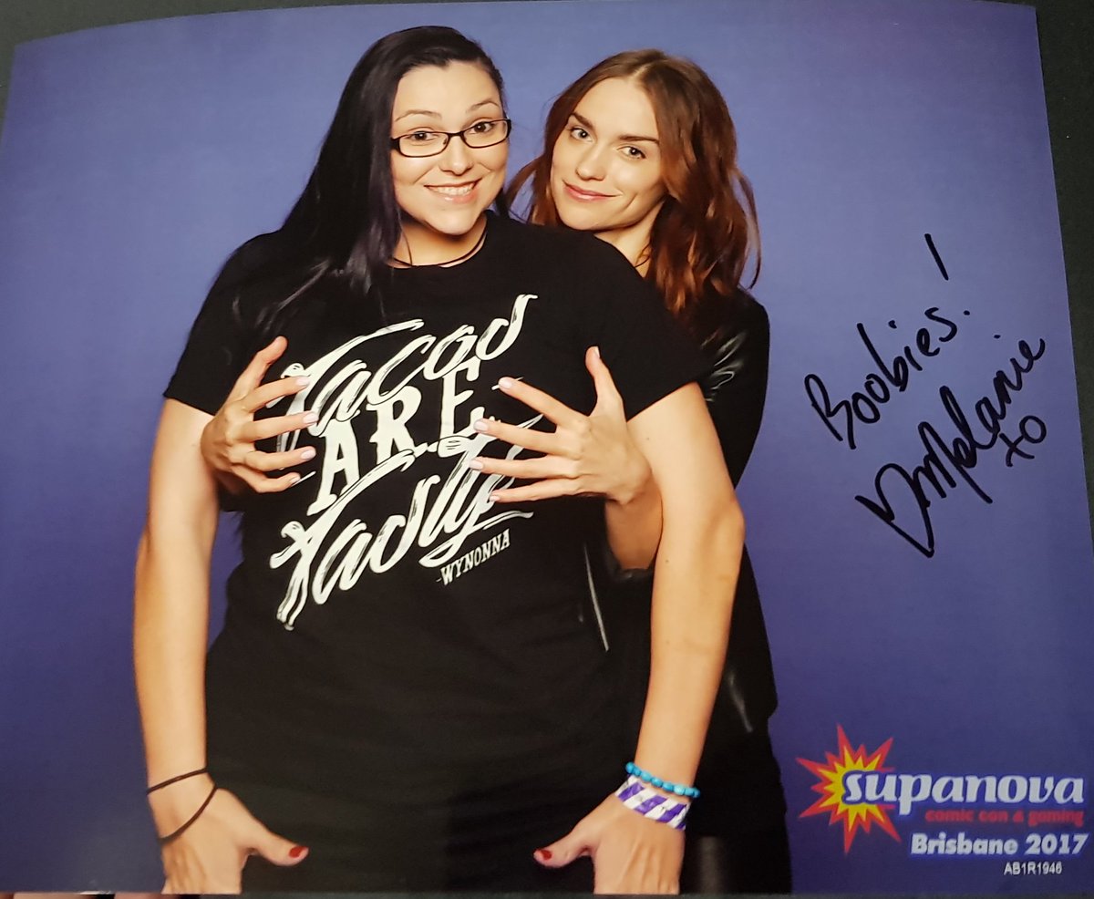 AussieGeekGurl's tweet photo. Was blessed to met the amazing @MelanieScrofano thank you so much your undervided attention, support and hugs ❤ Hope you enjoy your kickass new mug! Also im free to play BooBoo Del Ray for season 3 if needed 😂 @MichaelEklund @emtothea https://t.co/PbylhQHwP3