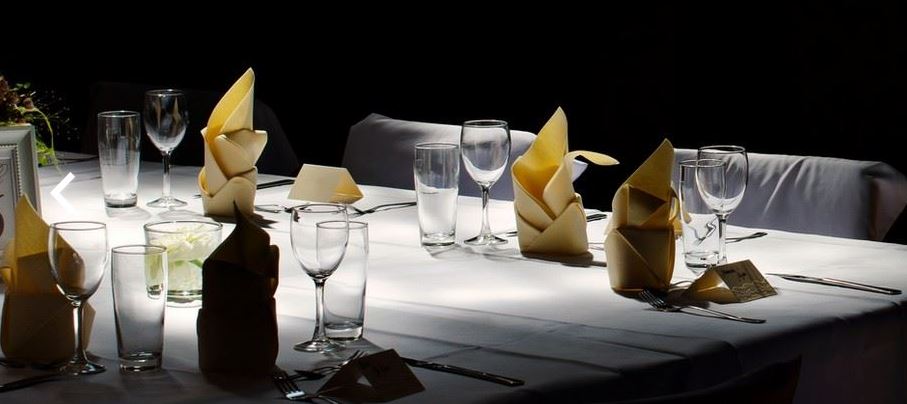 Il nous reste encore quelques places pour le Dîner dans le Noir de ce mercredi 15 novembre ! Places à la vente ici  ow.ly/K4XQ30gpzLn
