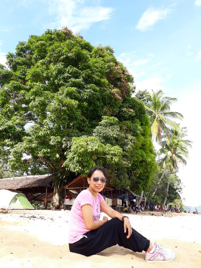 SriRatna80's tweet photo. Hari ini cuacanya bersahabat😍 #IndahAlamIndonesi #SiuriBeach #Poso https://t.co/1ymGmadHFr