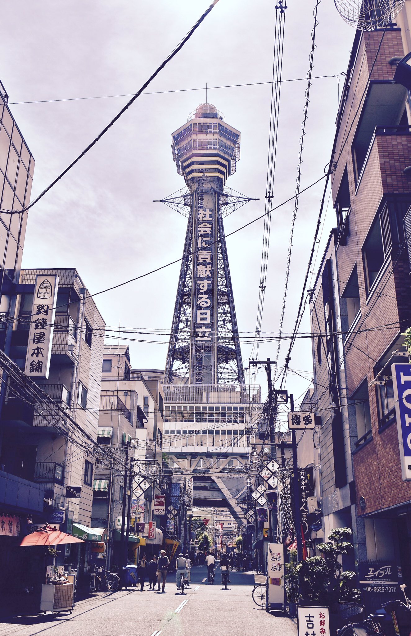 Twitter 上的 Kazutan3 新世界を散歩 通天閣 どこからでも見える ファインダー越しの私の世界 写真撮ってる人と繋がりたい 写真好きな人と繋がりたい カメラ好きな人と繋がりたい Photographer 大阪環状線 通天閣 新世界 風景 大阪 散策 昭和の 町 昔