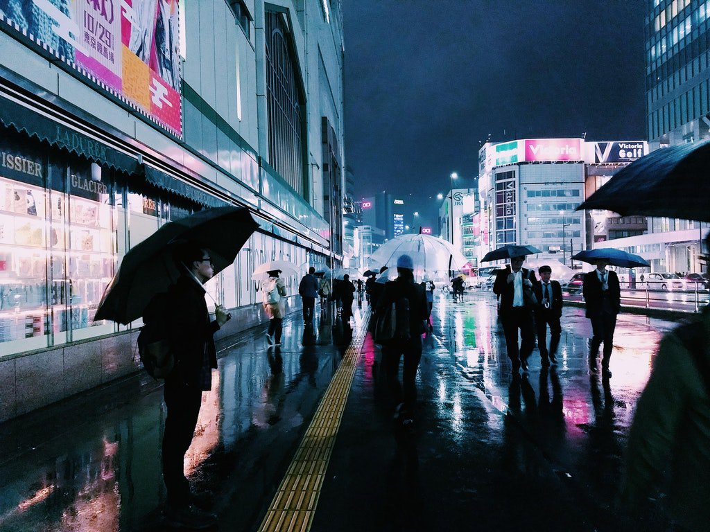 Japan_Vibes's tweet photo. Tokyo on a rainy evening is blade runner irl https://t.co/OEdeKGBMMe