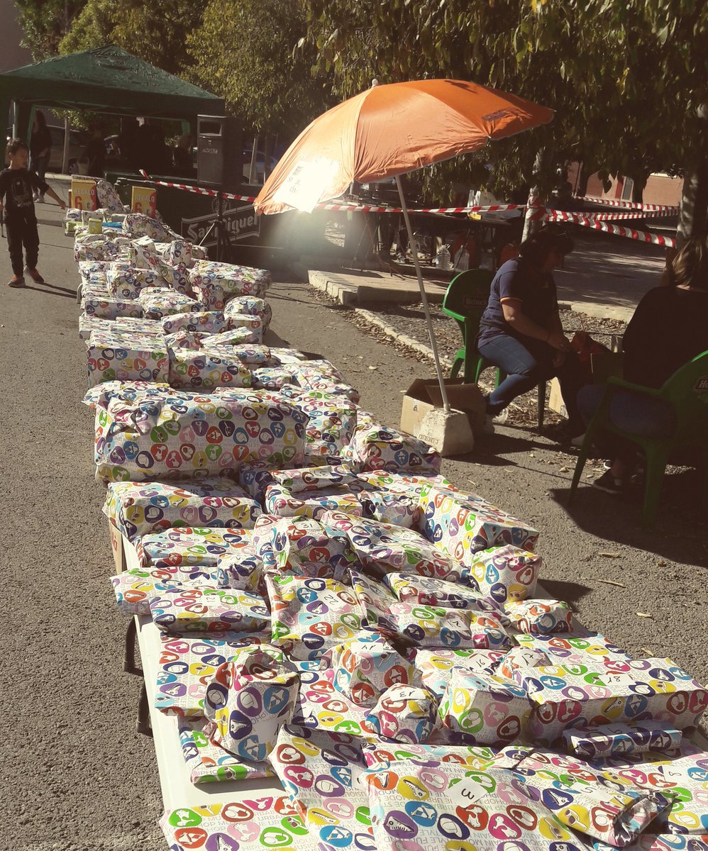 Ya comienza el almuerzo popular de la hoguera  Parque de las Avenidas. Más de 200 regalos asegurados, bebida, música, comida y mucha diversión. Anímate y acércate a la calle Médico Vicente Reyes para disfrutar de esta soleada mañana de otoño. ¡Te esperamos!.