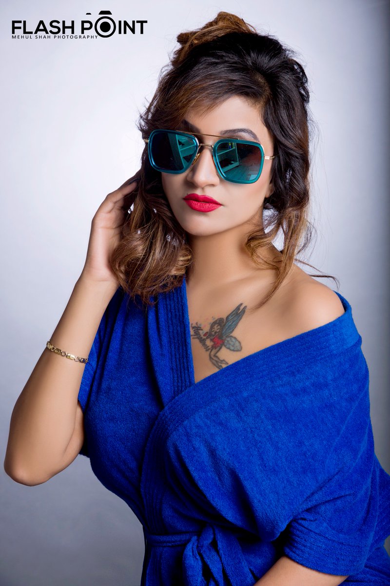 fpcreatives's tweet photo. Sunglasses, Like Red Lipstick, Change Everything.
#Photoshoot #AimHigh #BossGame #BathGown
#RoshniKapoor #HauteManmzel #StylePerfect #Queenism #FashionBlogger #BeautyBlogger #beauty #gorgeous #instagood #tbt #photooftheday #tweetgram #look #flashpoint #face #bathrobe #boldness https://t.co/vyfxyAnKhR