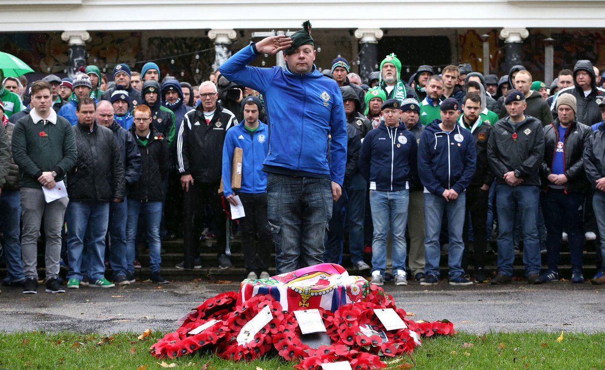 Nofrills 文法を大切にして翻訳した共訳書 アメリカ侵略全史 作品社など T Co Qsi9c1ggk3 サッカー北アイルランド代表サポーターは 今日行われるワールドカップ予選プレイオフ Ni対スイス のセカンドレッグのためスイスのバーゼルに行っており