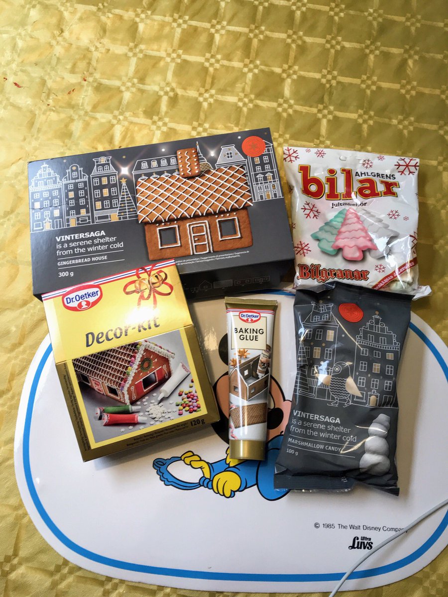 SeeItInYourMind's tweet photo. First time trying to make a gingerbread house (one of those prefab ones by Ikea) and I broke it ☹️ #ChristmasIsComing #cheapconstruction https://t.co/FBaisriNqJ