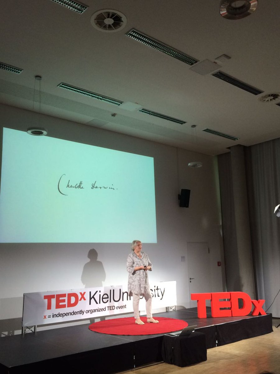 TEDxKielUni's tweet photo. If you ask Inge SchrΓΆder about her profession, she doesn't know how to answer, as she did so many things. Today, she tries to spark our imagination with the question:
"What, if Charles Darwin had been a woman?"
#coloryourmind
#tedxkieluniversity
#tedxkieluni https://t.co/0jPB8gL5oL