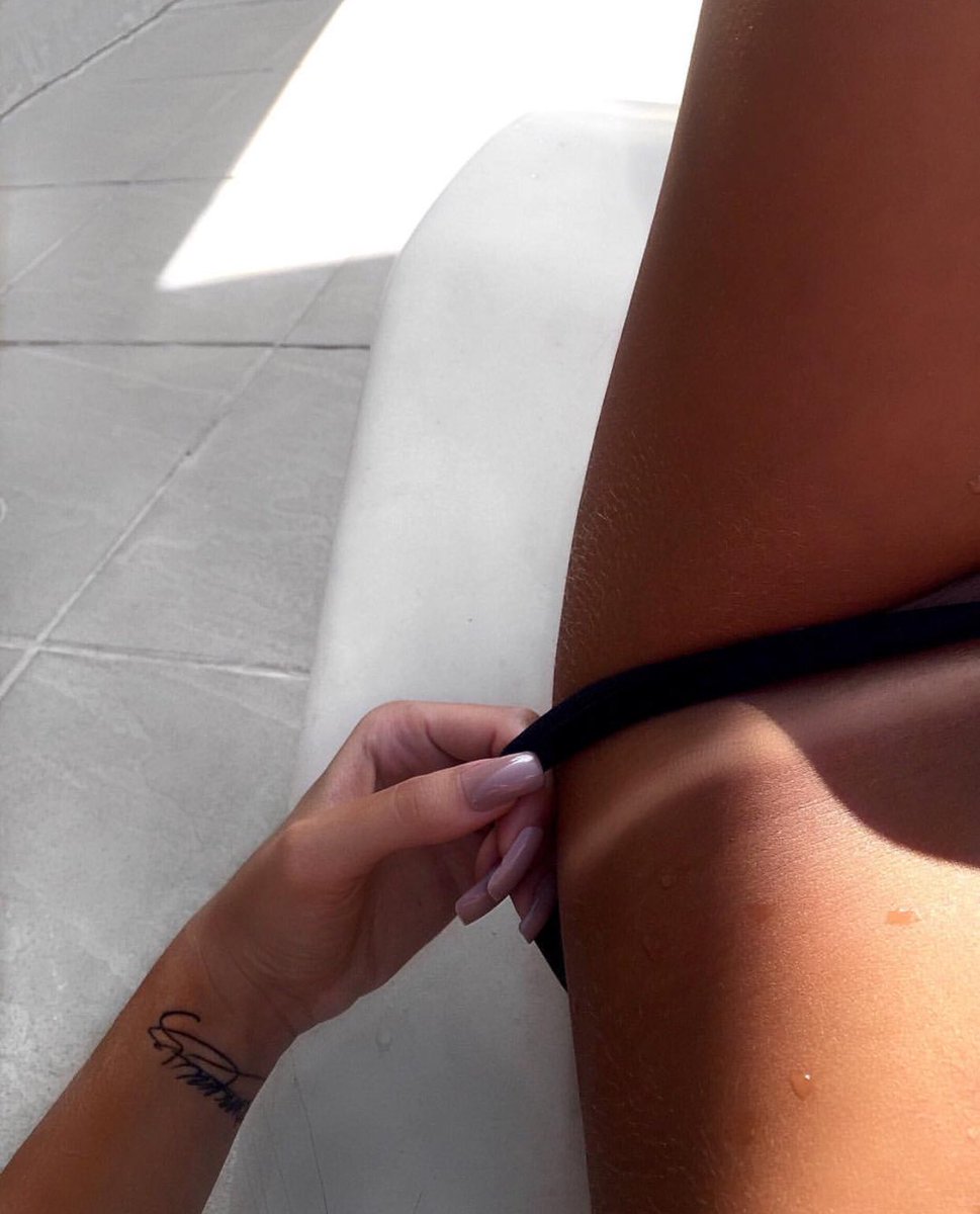 iwalanibody's tweet photo. Summer glows make easy ⚡️ Shop our range of tanning oils with the link in our bio, we ship worldwide 🌏 
Babe @jenniferauada 
#iwalanibody https://t.co/QpgvecTsm0