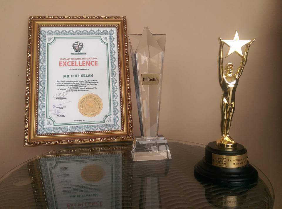 kwesi_stanza's tweet photo. All praise to the most High JAH 

In 3years

Reggae Dancehall DJ of the Year 2015

Honorary Executive Certificate of Excellence 2015 by Abro Media institute.

#RtpRadio Reggae Show host of the year 2016

#XLNCFAMILY #ReggaeEmbassy #ByHisGrace
#OyeTruee #NICENESS https://t.co/lwJ79kspto