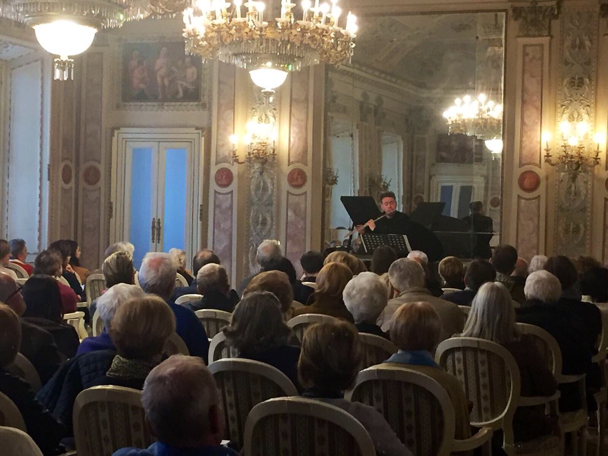 TeatroSociale's tweet photo. Have u ever seen a sunday mornin’ like this?! Only at @TeatroSociale for our free concert #CameraConMusica. Every month, in the fabulous location of #SalaBianca🏛Enjoy! #HappySunday! 🎭 https://t.co/EqxenBYpjd