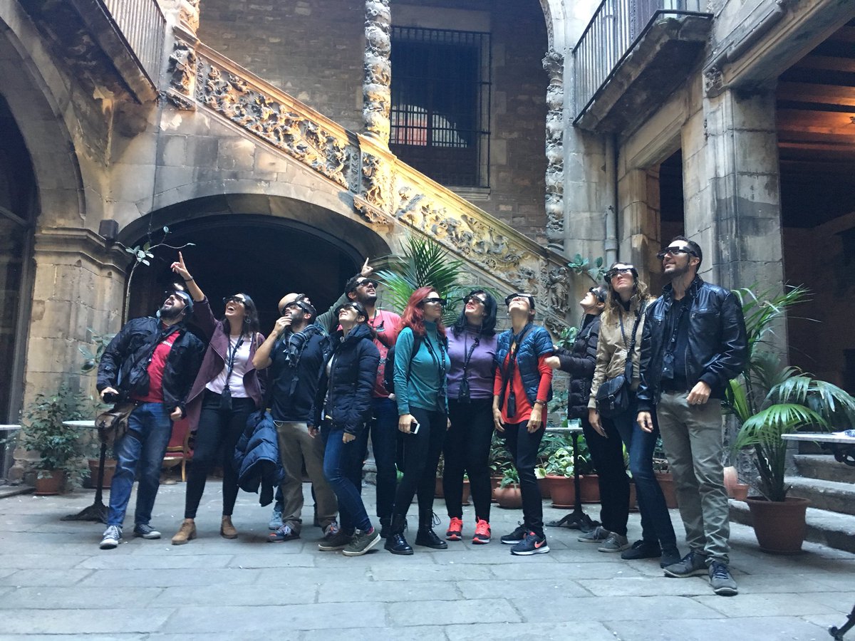 bcnTB's tweet photo. Hoy algunos socios nos vamos a disfrutar de una ruta por la Barcelona antigua con @PastView #pastviewexperience #pastviewbarcelona https://t.co/42TOBcBgl4