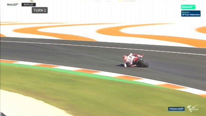 MM93sp's tweet photo. Que salvaje, que locura. Estilo Marc Márquez hasta el final 🐜
#ValenciaGP https://t.co/KpTLlS8Svv