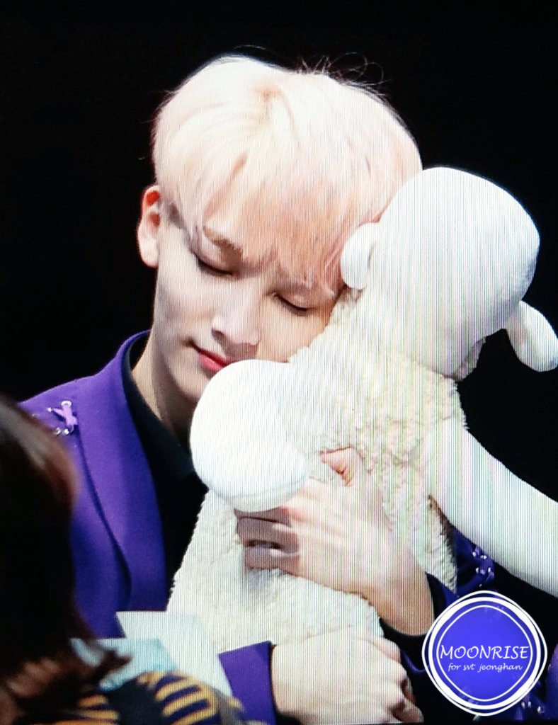 moonrise1004's tweet photo. 171112 목동 팬싸 #윤정한 #정한 #JEONGHAN #세븐틴 #SEVENTEEN 
🐑🐢 💤💤💤 https://t.co/4BgPywUJZe