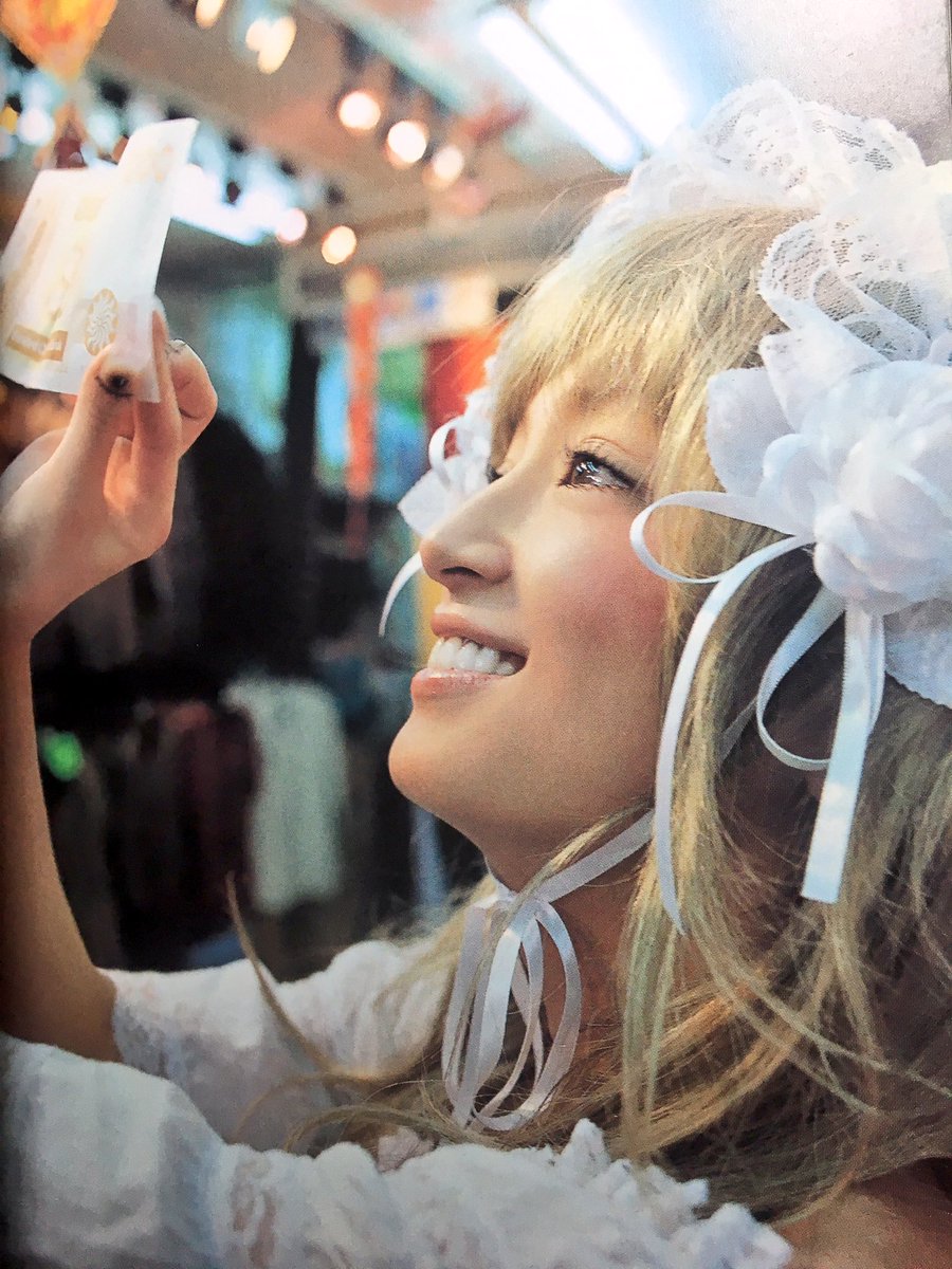 ゆっきゅん Sur Twitter これ02年の浜崎あゆみさんの写真集なんですがあゆロリータ可愛すぎます