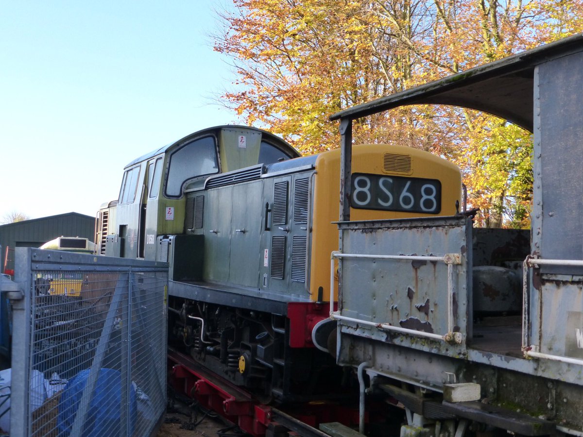 ChinnorRailway's tweet photo. Loco D8568, the unique #Class17 Clayton, has returned from its travels &amp; is back at Chinnor ready to help haul our December #Santa specials https://t.co/5wZQmC3ZUs