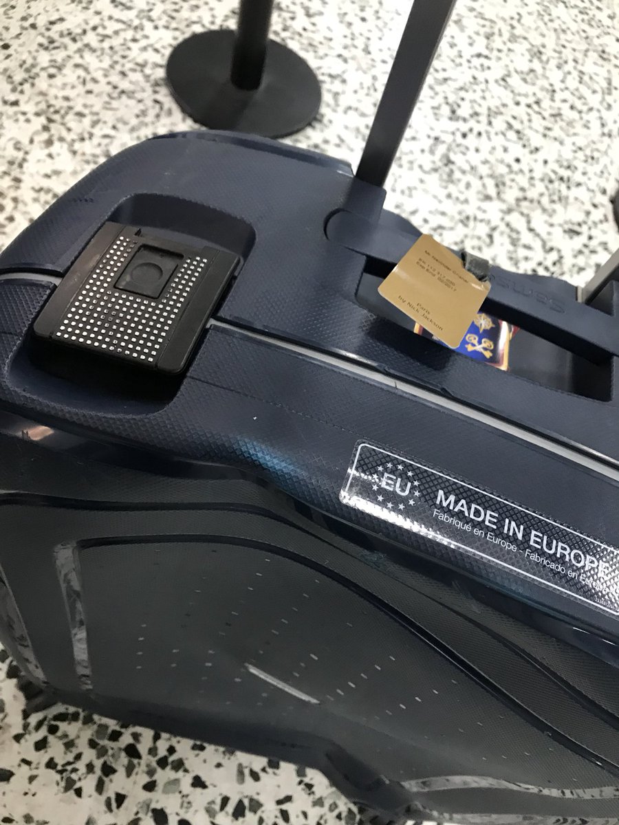Is_what_I_think's tweet photo. Thank you @emirates for crushing my bag and thank you @bhx_official for taking no responsibility and not even checking it. @BHX_Ambassador https://t.co/wGEDrafLw9