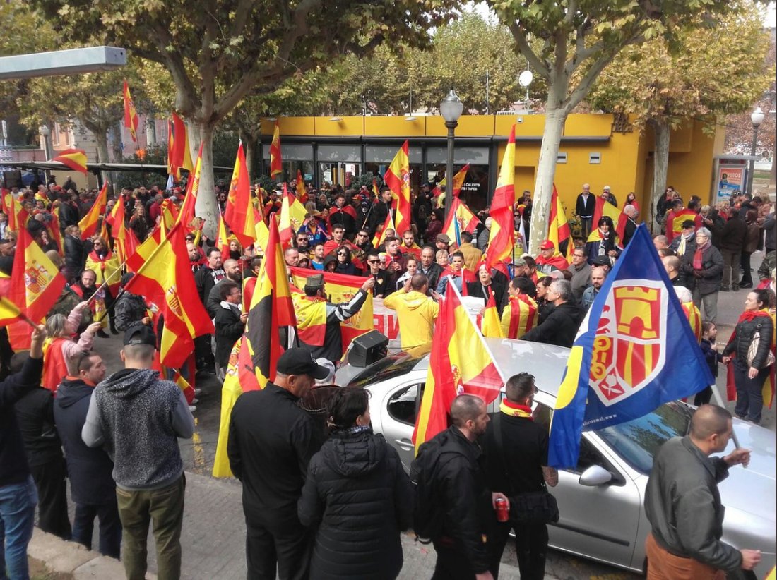 SocIsomer's tweet photo. Manresa 75.000 habitantes:

 3 de Octubre: 28.000 personas
12 de Noviembre: 500 personas

#Manresa #LlibertatPresosPolitics https://t.co/CCifqndDjn