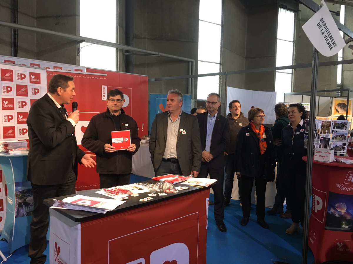 departement86's tweet photo. #JOGeoffroy & #BPrincay rappellent l'engagement du #Département : dévpt des #CircuitsCourts #Agrilocal86 & valorisation des produits #Poitou https://t.co/kFJd27HoYr