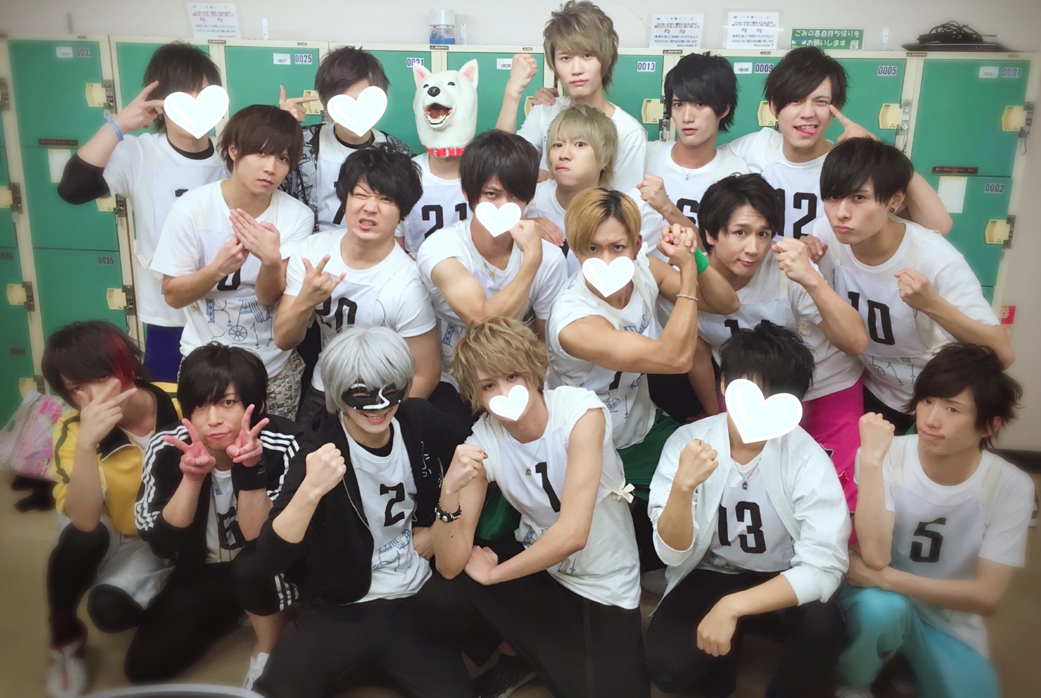 Luz ルス 6th Tour Faith On Twitter Eta運動会白組の集合写真だよ 1枚目は男性楽屋にいた皆で男子校っぽいイメージで 2枚目は松氏も含め全員で負けチーム罰ゲームの仮装物販売り子の格好で開き直って撮りました 笑 改めて白組の皆お疲れ様でした 皆全力で