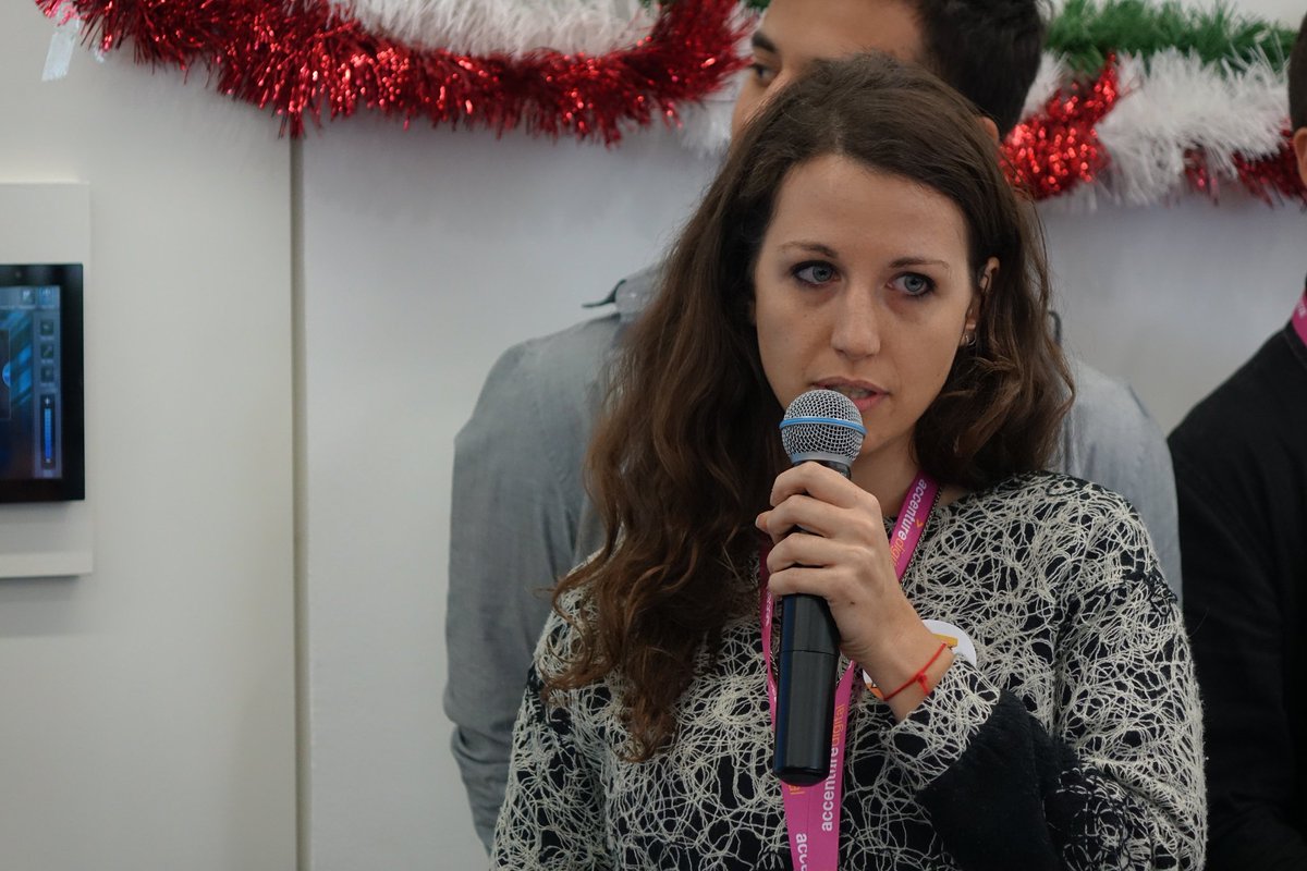 franzrusso's tweet photo. #AccentureDigiHack é il momento di conoscere #digitup app di #AugmentedReality che permette ai bambini di interagire con personaggi del passato e apprendere la storia. Un #game che si basa su card fisiche. 
#Opportunity @Accentureitalia @Accenture https://t.co/siKEftQt28