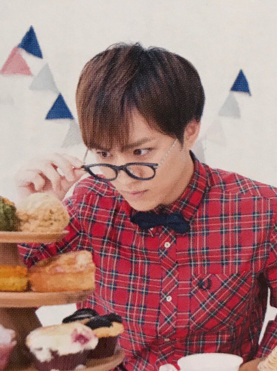 Rainbow_WEST23's tweet photo. 神山です！

先週忘れてほんっまにごめんなさい！！

今週も忘れるとこやった危ない危ない…笑

これ以上そろそろメンバーに怒られてまうな笑

炎の転校生も配信始まって、明後日はファミリーマートさんでクリアファイル第2弾開始やね！

ジャニーズWESTの勢いは止まらへんで！！ https://t.co/yBzze3MP1q