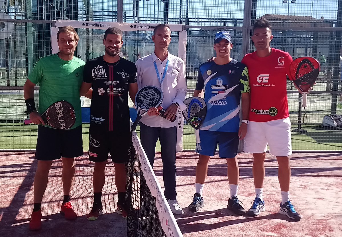 Y en marcha la semifinal masculina <a href="/josedapadel/">Jose David Sanchez</a> <a href="/JuanmiSuch/">Juanmi Such</a> 🆚 <a href="/javitingOFICIAL/">javier palasí lozano</a> <a href="/gomariz_julian/">Julian Gomariz</a> en @sportclubalican . La estamos viendo LIVE aquí youtu.be/emVRi2F7aw0