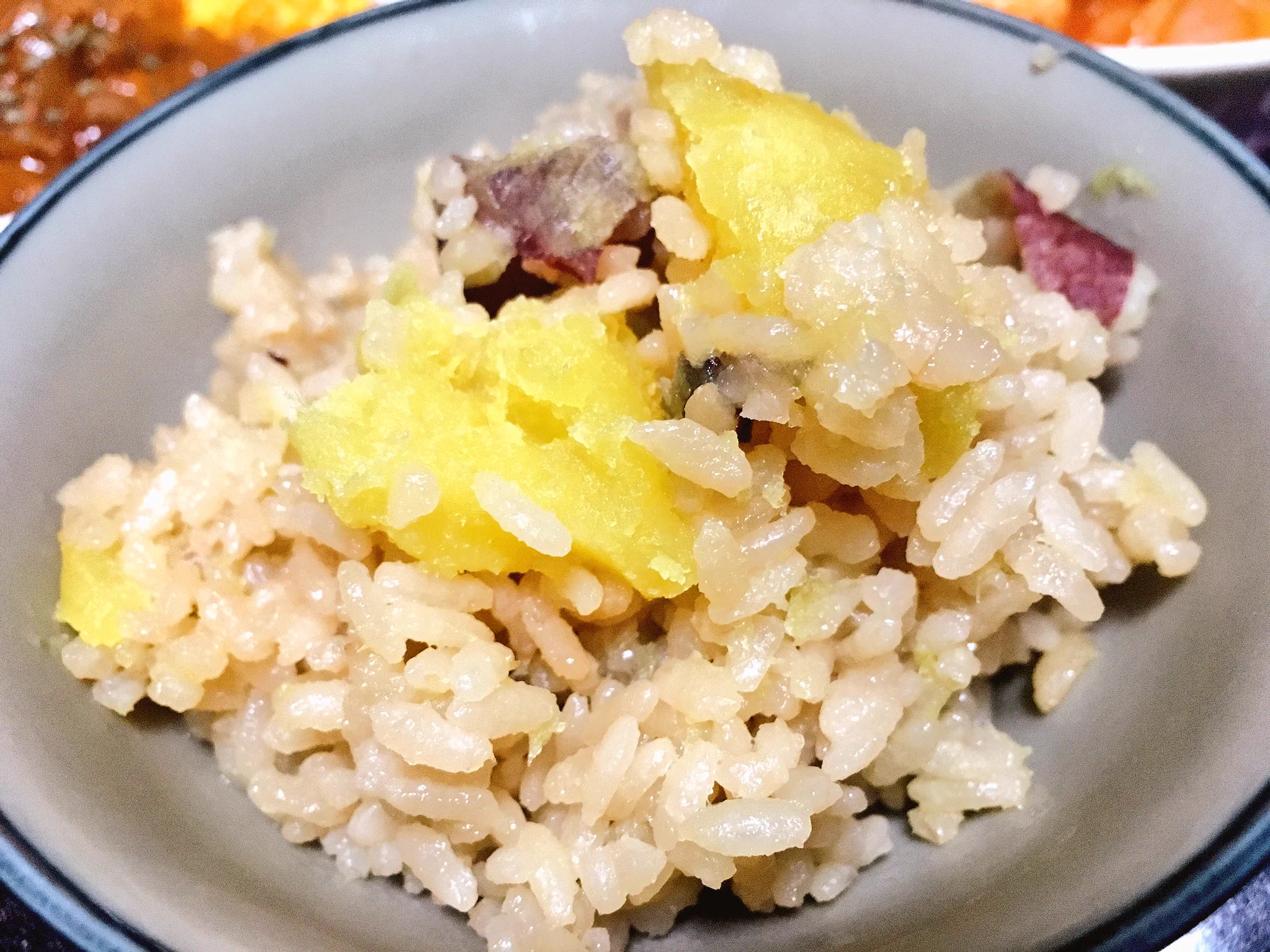 秋に最高！！超簡単にできる、おいしいサツマイモご飯の作り方！！
