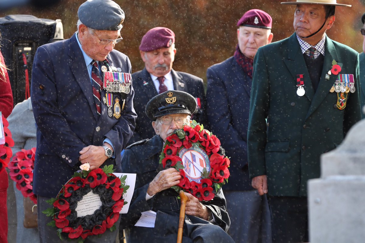 RichardCrease's tweet photo. Bournemouth falls silent on Remembrance Sunday @Bournemouthecho #wewillremeberthem https://t.co/8LxvfZh1tP