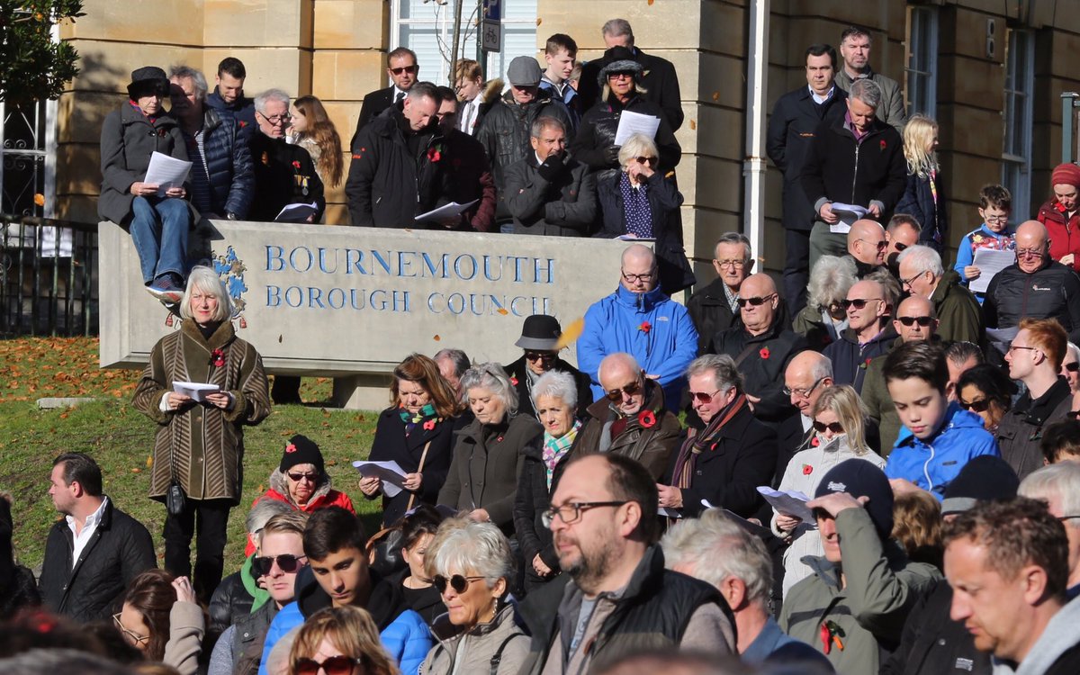 Bournemouth falls silent on Remembrance Sunday <a href="/Bournemouthecho/">Bournemouth Echo</a> #wewillremeberthem