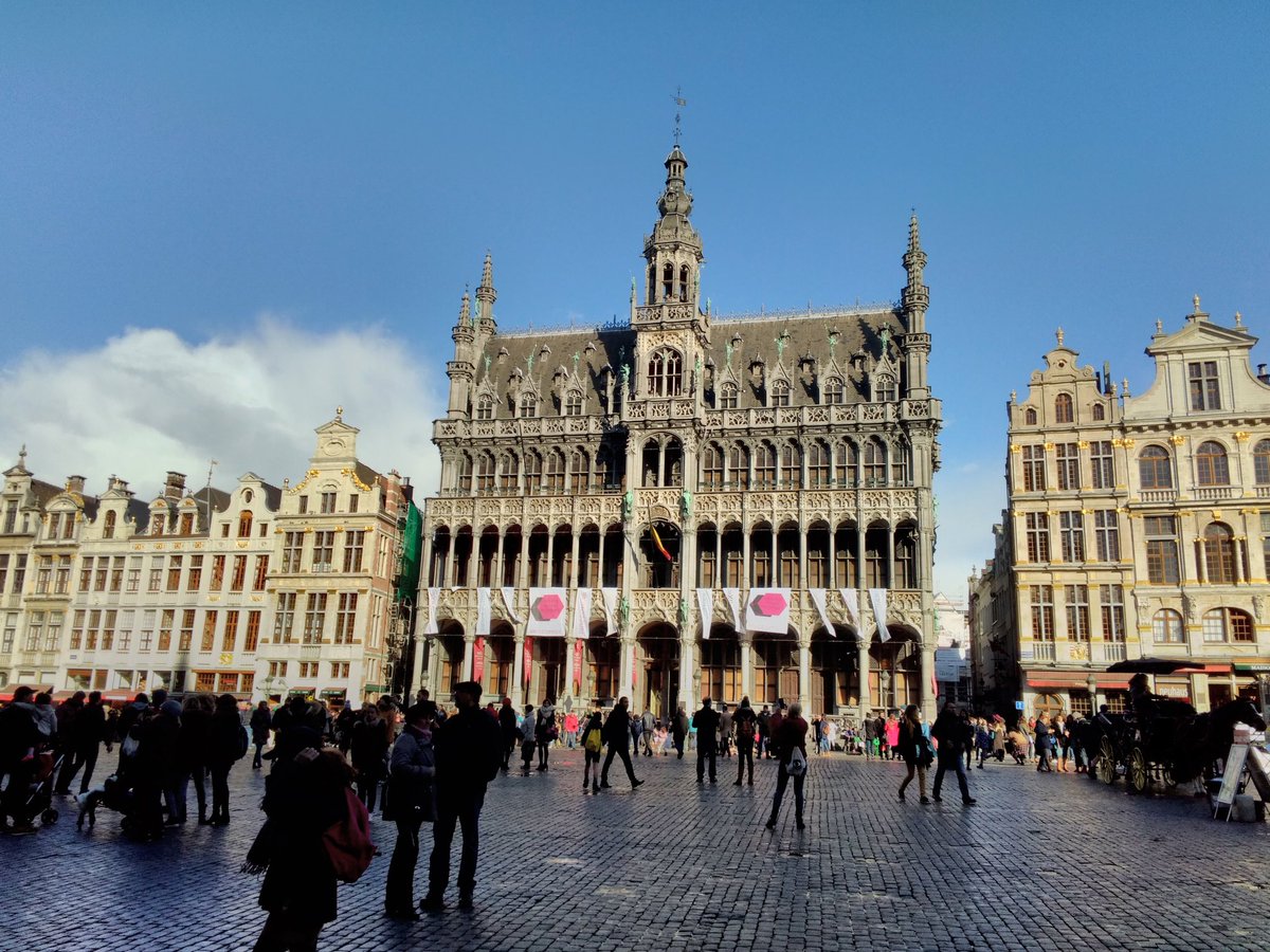 SpotStPaul's tweet photo. Sun decided to come and visit @BrusselsMuseums for #MuseomixBE Will you be here too? #Museomix #Museomix17 https://t.co/7fLG5xp7FG