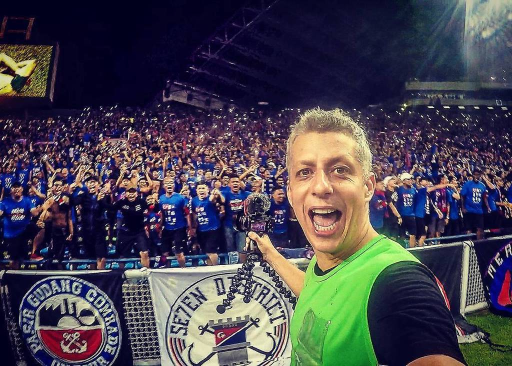 andypenders's tweet photo. Sports Vlogger!
Keep DMing me all of the selfies we took!
#RedCardTV #football #travelblogger #vlogging #vloggers… https://t.co/yA7aSrymkN https://t.co/9TLnQ7bjOj