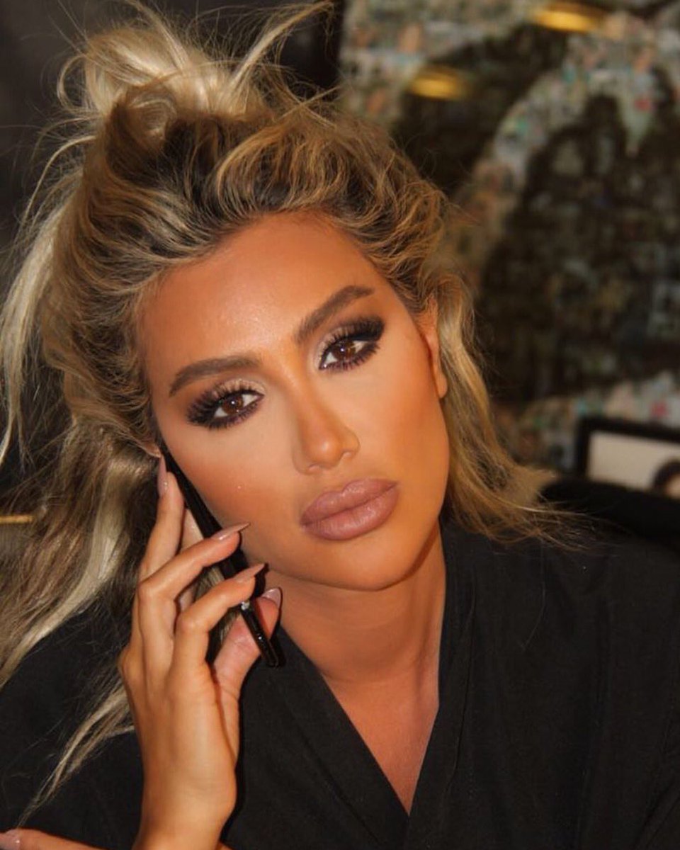 CindyMohsen's tweet photo. U turn not older with years but newer every day 😍😍 @mayadiab #HappyBirthdayMayaDiab https://t.co/9p4FAkWjEr