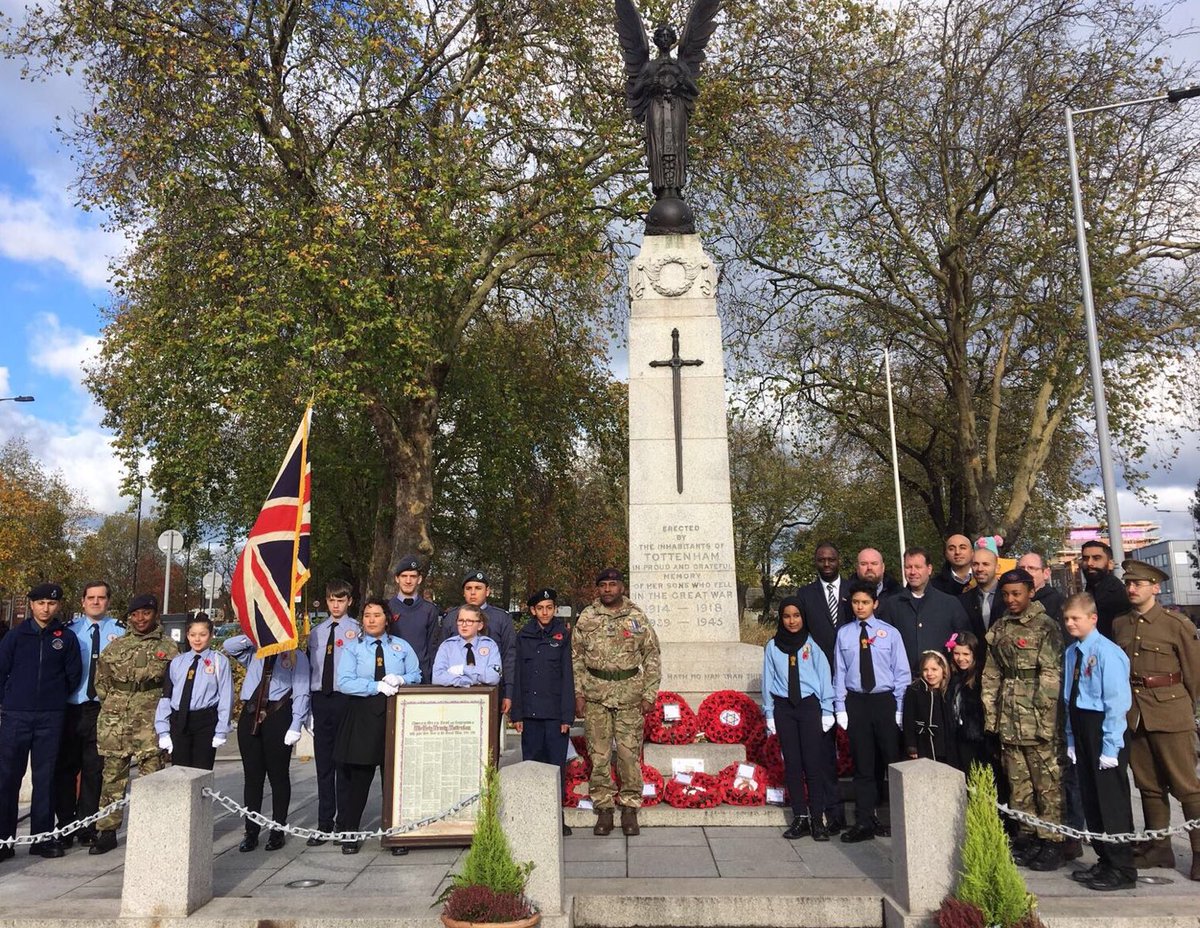 SpursOfficial's tweet photo. 📸 @LedleyKing and @PunjabiSpurs laid wreaths at Tottenham War Memorial as part of today's Remembrance service. #SpursRemembers https://t.co/JO8YFEJ5Bd