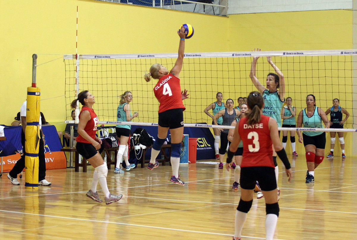 volei's tweet photo. #Master2017 Primeiros jogos da temporada 2017 agitam CDV em Saquarema - https://t.co/4MlkoVGx2K https://t.co/6l5i5Q89hi