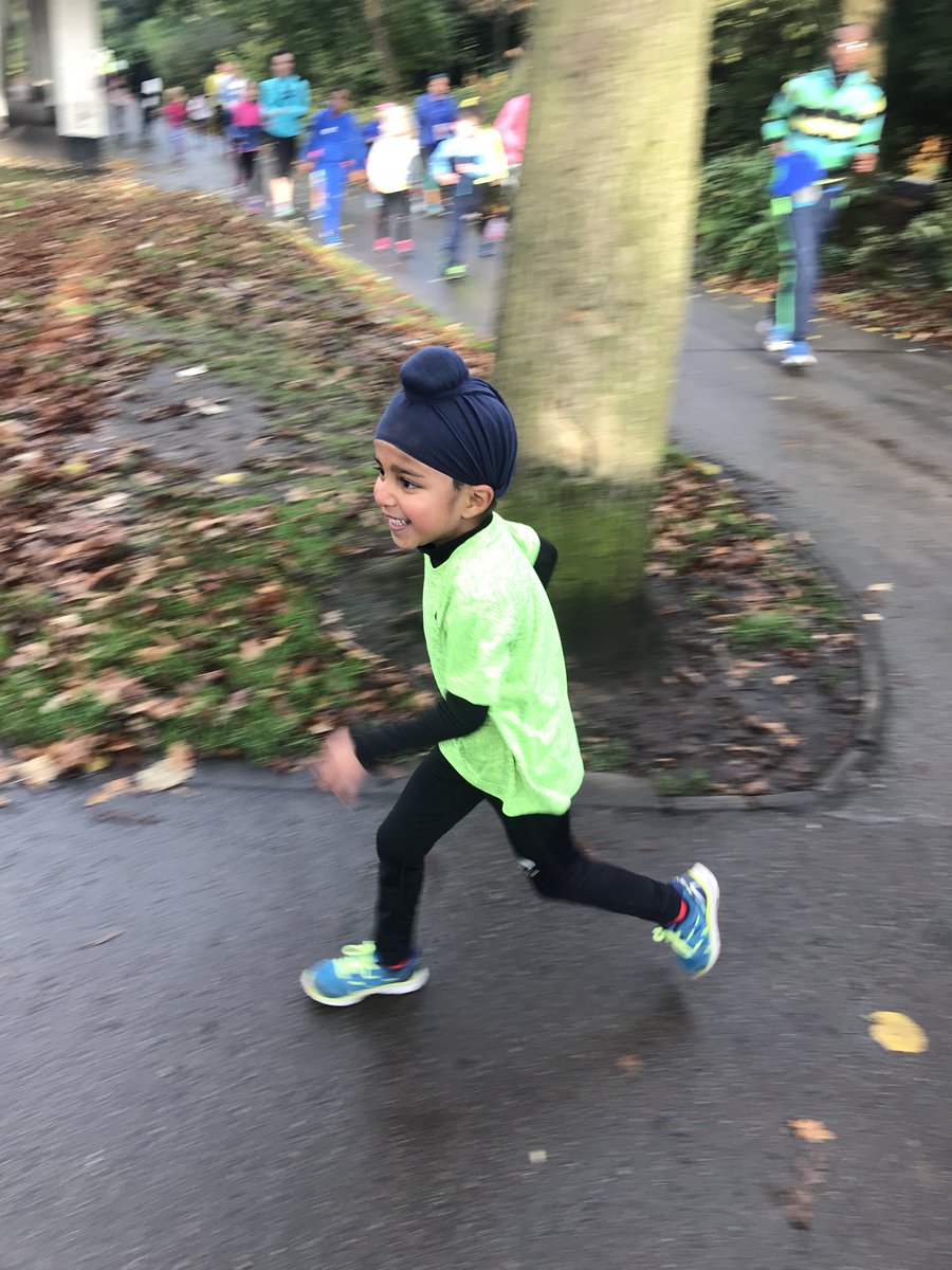 ImmyKaur's tweet photo. Another awesome morning @CannonHillJNRPR. #Anaadh working hard today. Thank you to all the volunteers for making it happen, your dedication every week makes this happen #JuniorParkRun. https://t.co/aYJIQ0OHi0