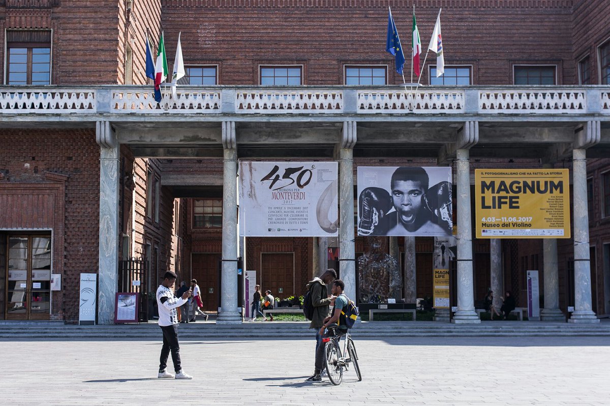 TizianoMora's tweet photo. "Black Generations"
#tizianomora #streetphotography #cremona #muhammedali #boxe #Magnum #magnumlife #magnumphoto#pentax #blackpeople https://t.co/k85FkZsUhB
