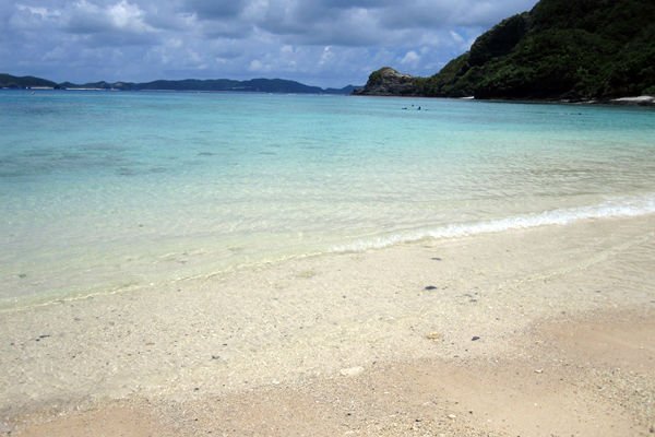 離島ガイド 渡嘉敷島 ケラマブルーが美しい 人も少なめの穴場 渡嘉志久ビーチ T Co Rqzkv2wvhe