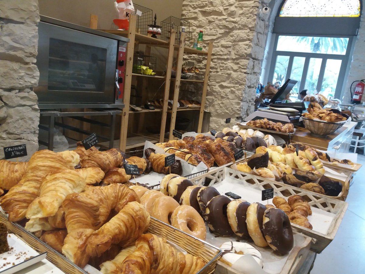AINHOAVELASCO3's tweet photo. Y después de la Behobia...a desayunar! En #Gogoko, calle Andia 46 en Donosti. Un lugar con mucho encanto. https://t.co/pJdZCGSHrf