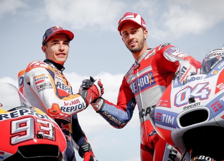 INES0487's tweet photo. Se decide en Valencia el campeon... VAMOS @marcmarquez93 ESTE MUNDIAL VOLVERA A SER TUYO  #MOTOGP #MEGUSTANLASMOTOS https://t.co/DwCxQxp634