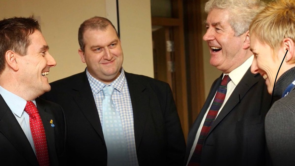 Fond memories of Carl Sargeant- great friend &amp; supporter of everyone at Deeside College &amp; @colegcambria - sadly missed &amp; in all our thoughts on RemembranceSunday  <a href="/ConnahsQuayTC/">Connah's Quay Town Council</a>  <a href="/DeesideDotCom/">DEESIDE.com</a>