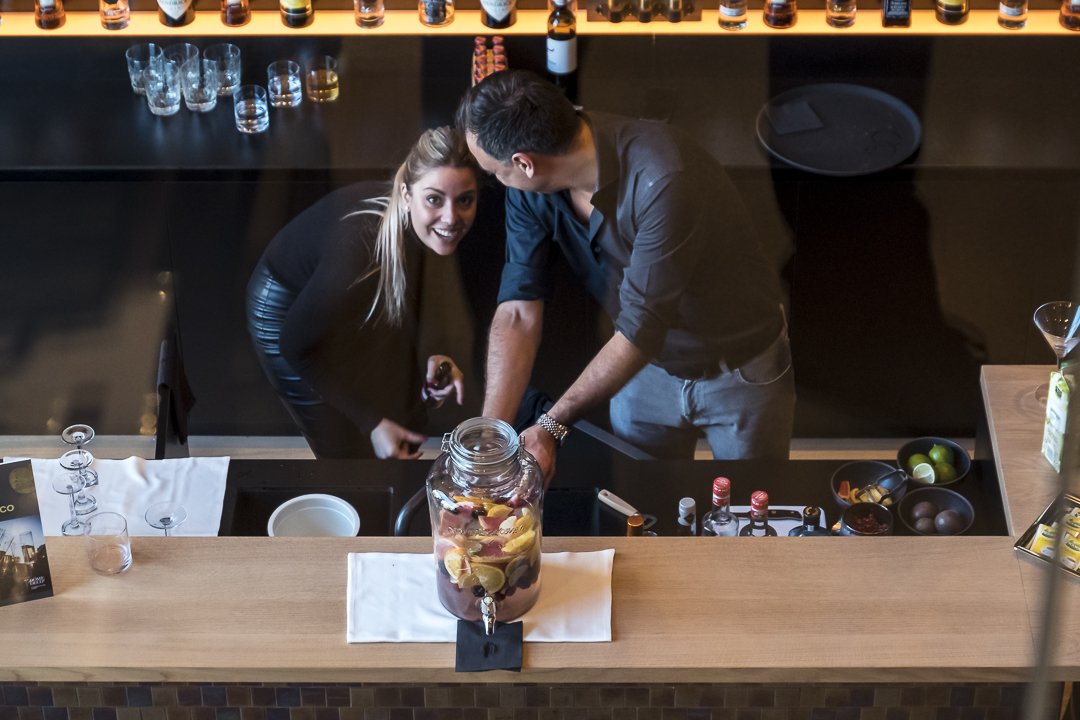 DomeDeco's tweet image. Busy and crowdy at our bar! You can still subscribe to discover our new collection: domedeco.com  #domedeco #newcollection #cosmopolitan