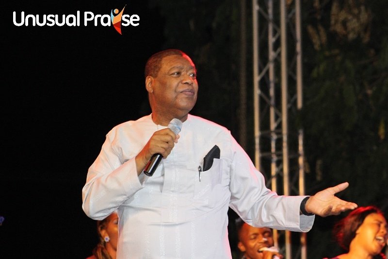 unusualpraise's tweet photo. Let everything that has breath praise the Lord🎵 @ronkenolymusic led a session of Praise at #UP2016
#UnusualPraiseLive
#UP2017 https://t.co/xe5MLSeylu